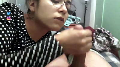 Handgjord med efterbehandling i handen - massor av mjölk