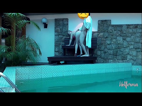 ❤️ Chefen bjuder in tjänsteflickan till poolen, men kunde inte motstå en het Anal video at sv.bencoineth.top ﹏